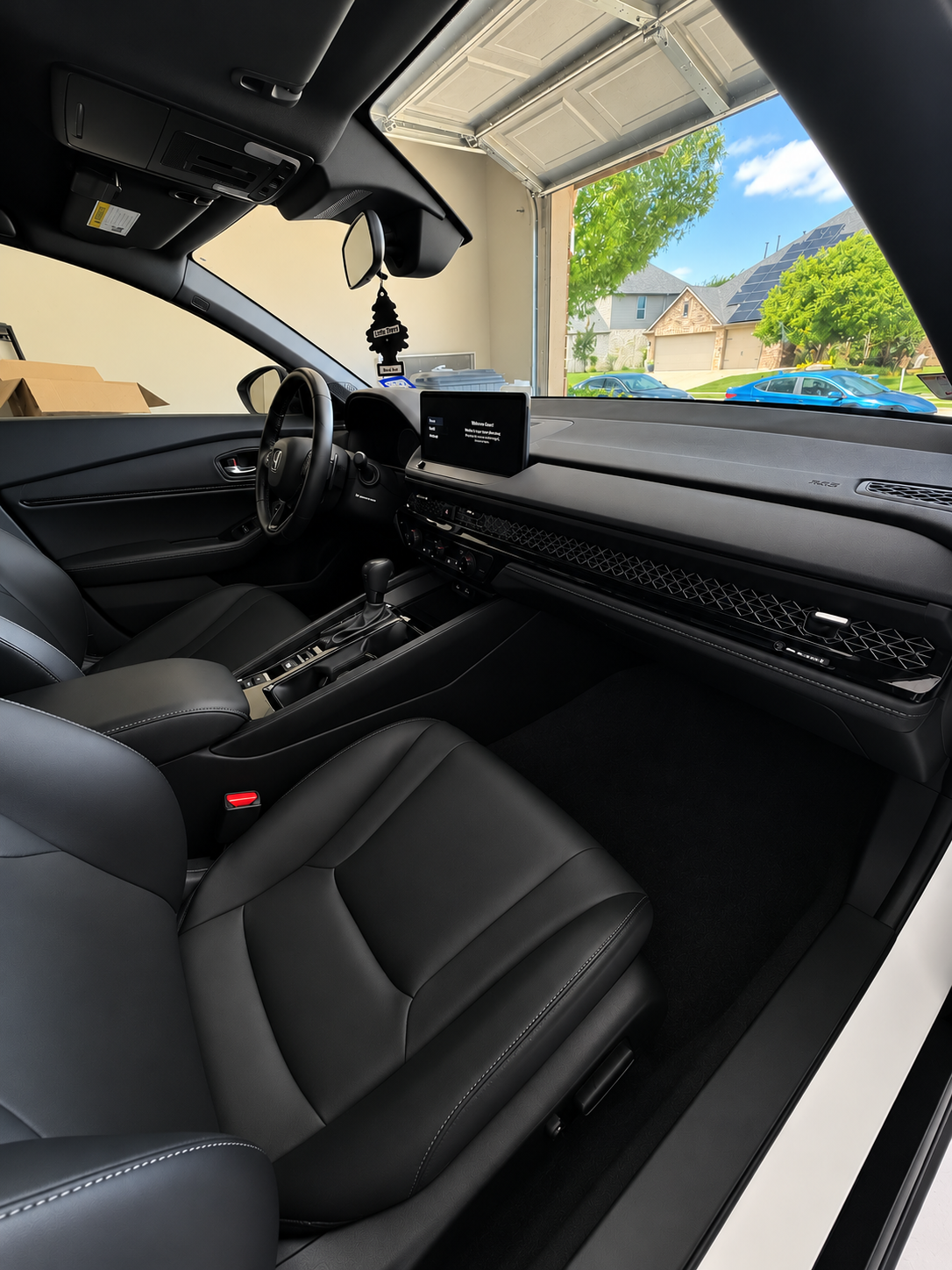 Clean Honda interior dashboard and leather seats after detailing